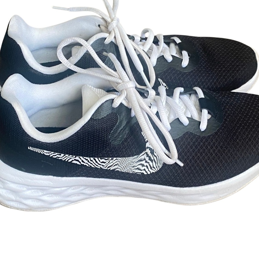 NIKE Revolution 6 Black/White Running Shoes. Size 8.5. - Picture 4 of 8